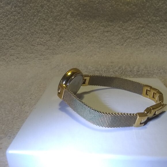 Armitron Now Quartz Watch MOP Dial WR Gold Bracelet Band Women New Bat Works - Picture 8 of 10